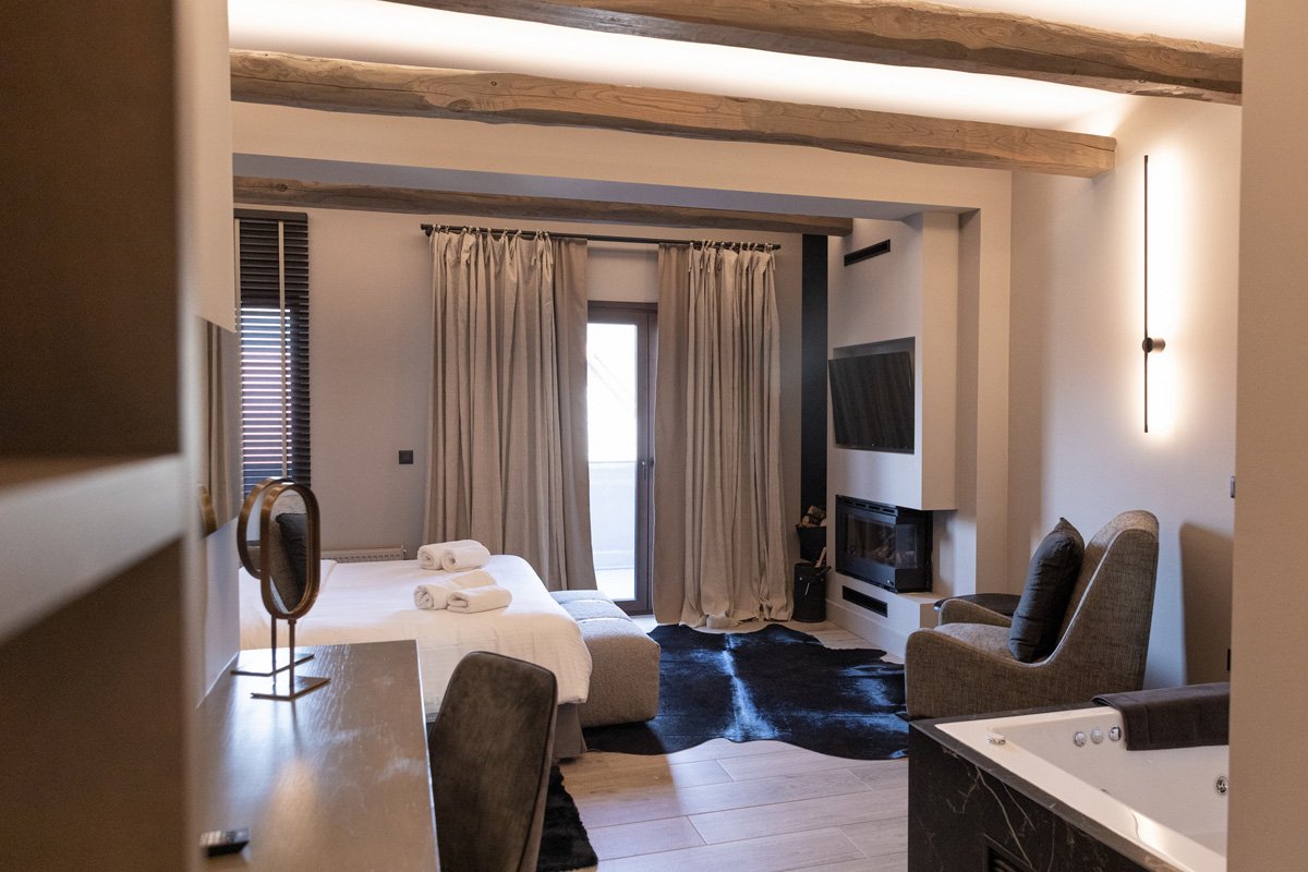 roomImage