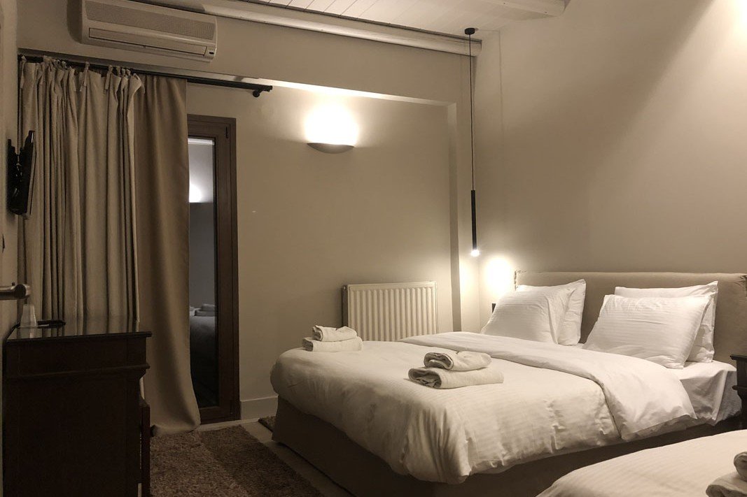 roomImage