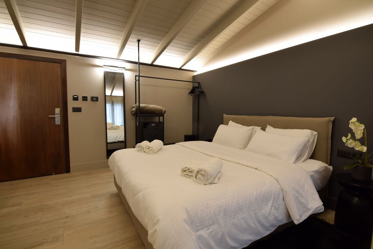 roomImage