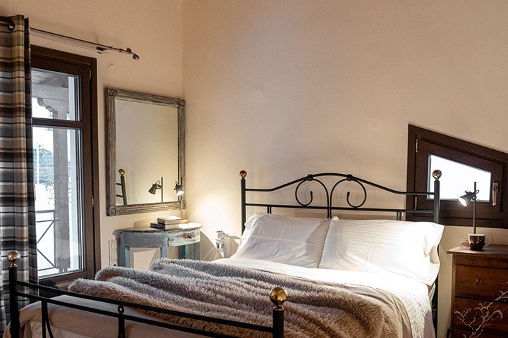 roomImage