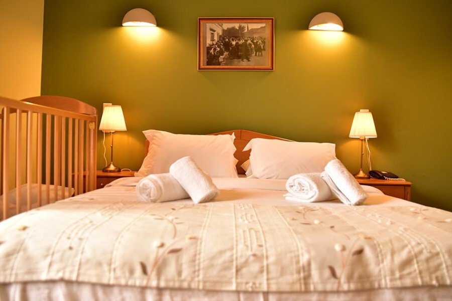 roomImage