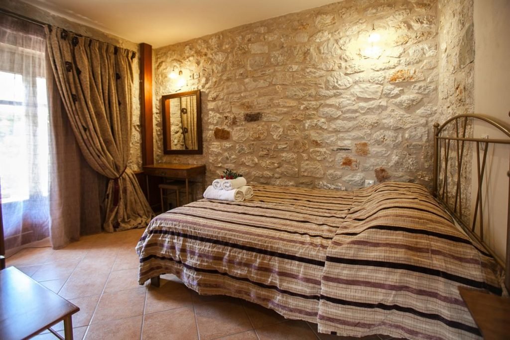 roomImage