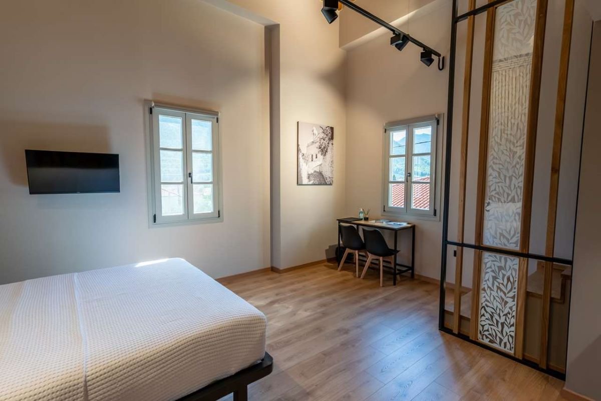 roomImage
