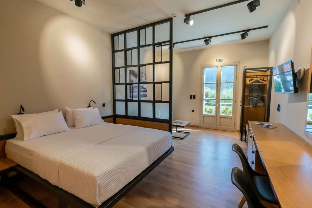 roomImage