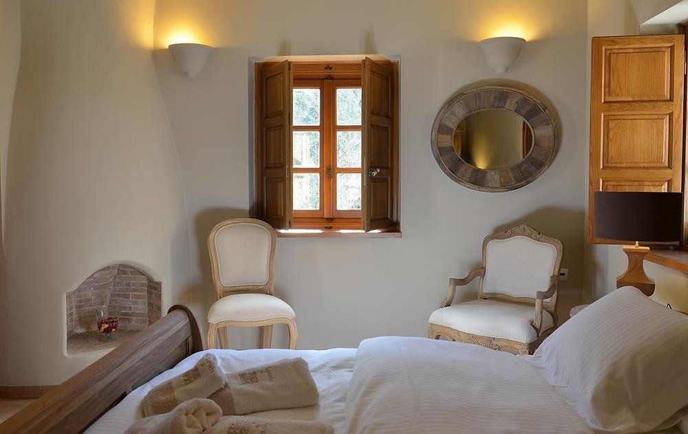 roomImage