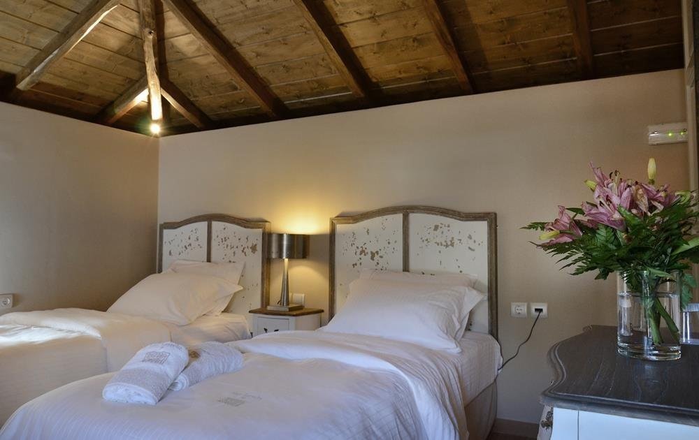 roomImage