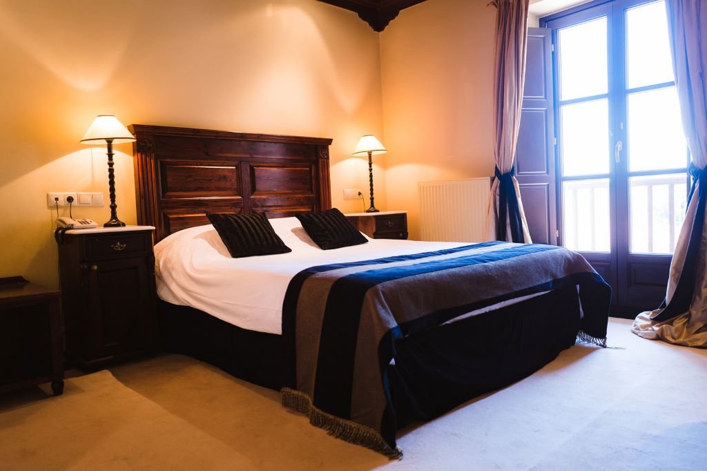 roomImage
