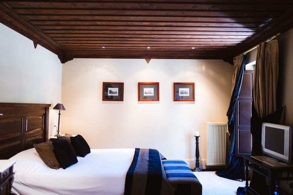 roomImage
