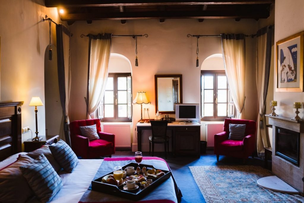 roomImage