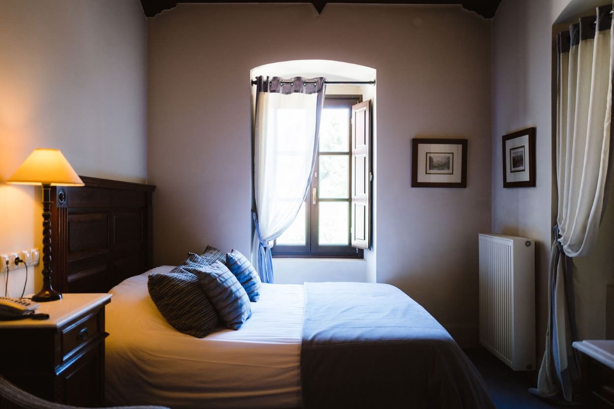 roomImage