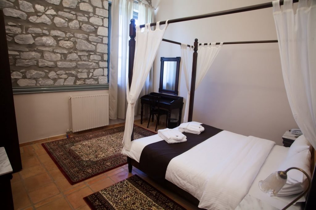 roomImage