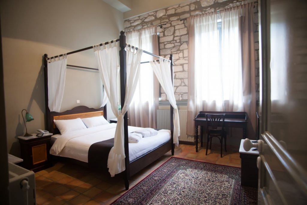 roomImage