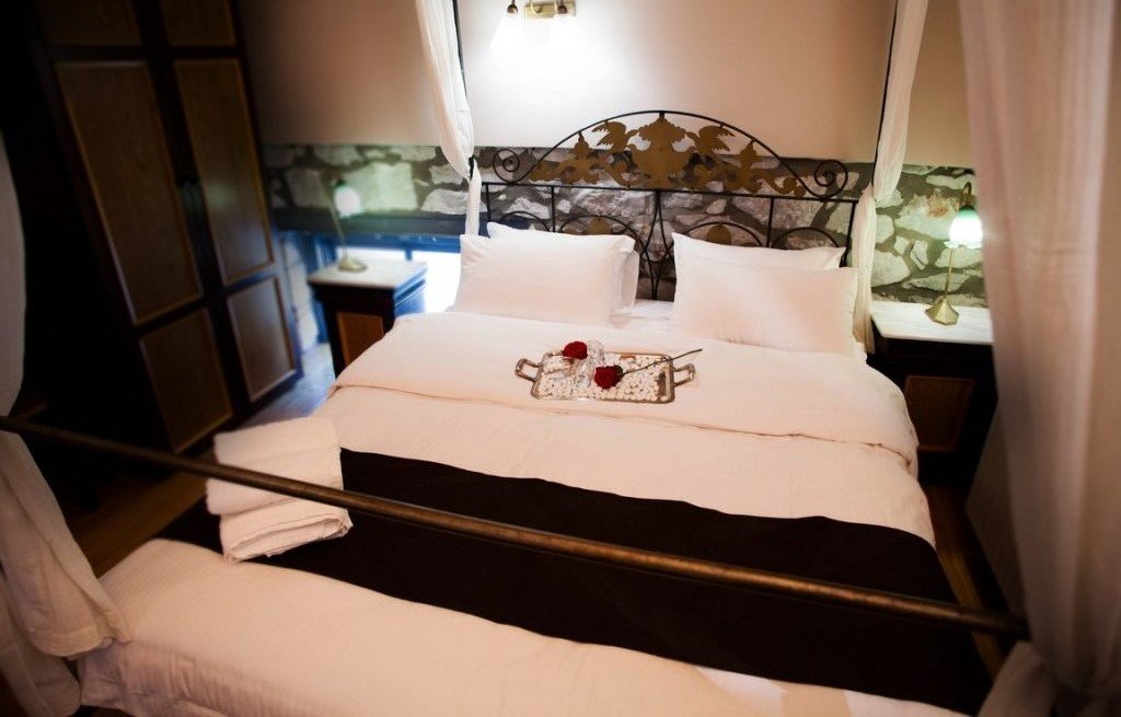 roomImage