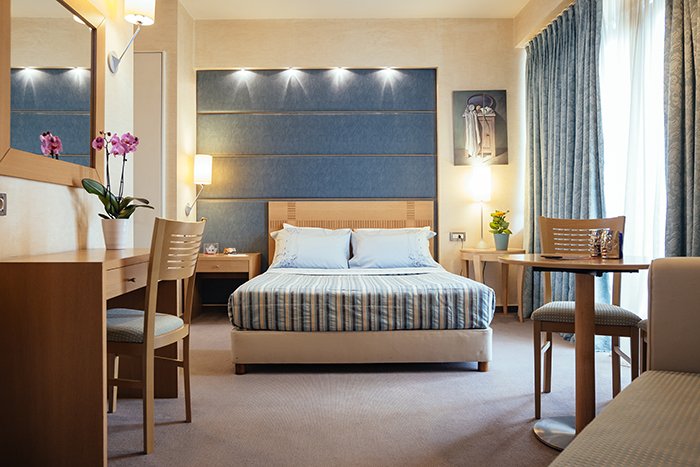 roomImage