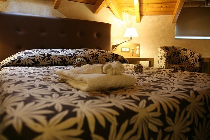 roomImage