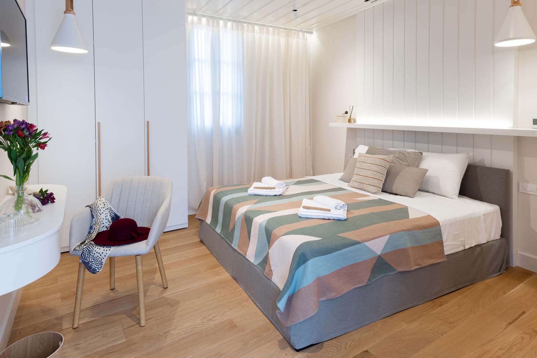 roomImage