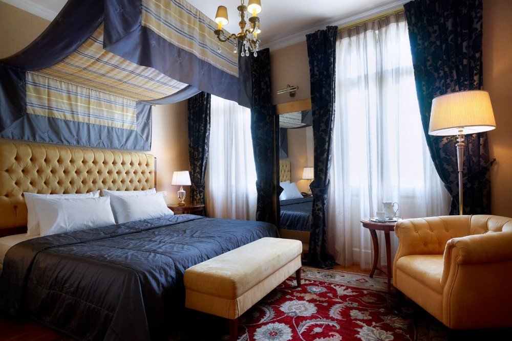 roomImage