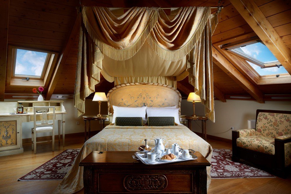 roomImage