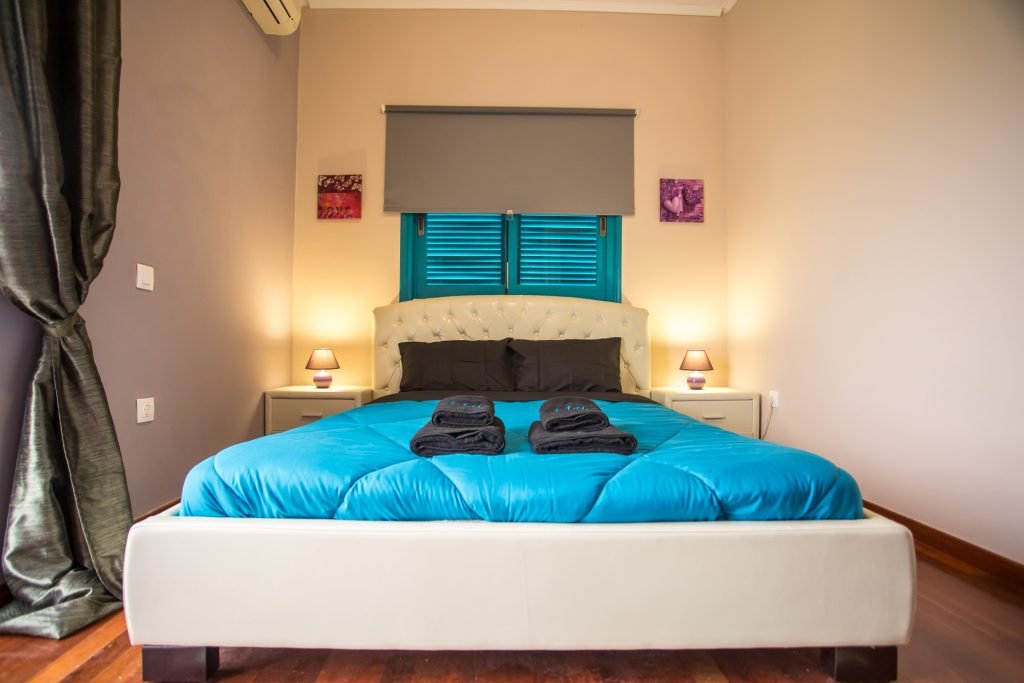 roomImage