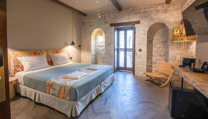 roomImage