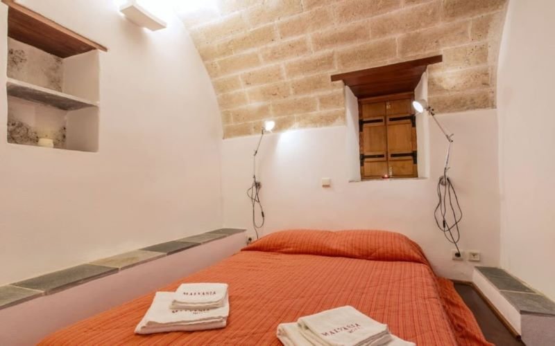 roomImage