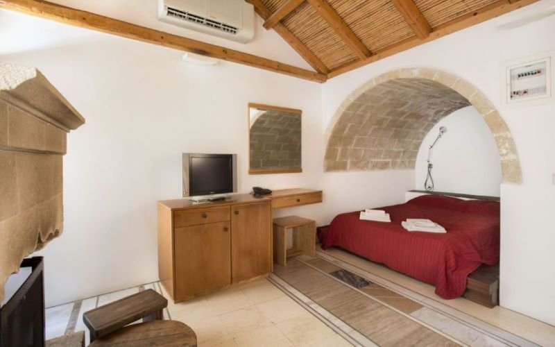 roomImage