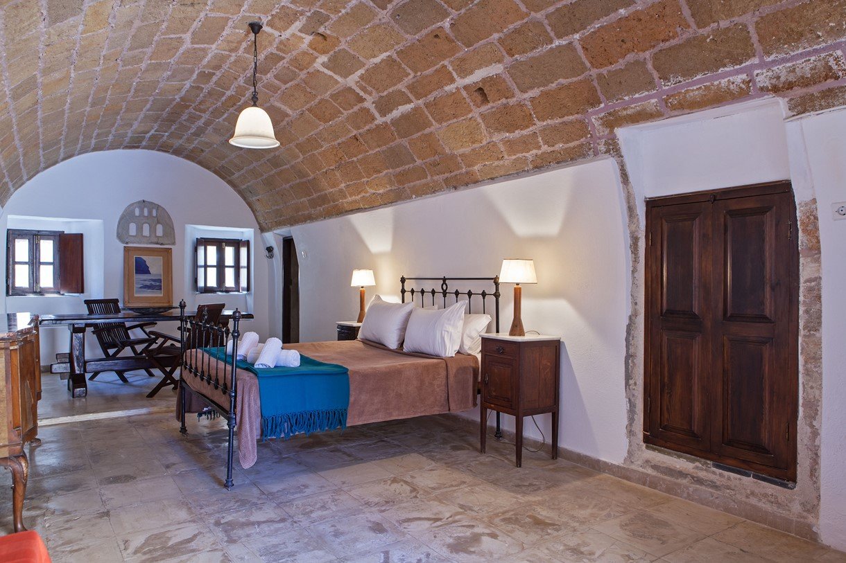 roomImage