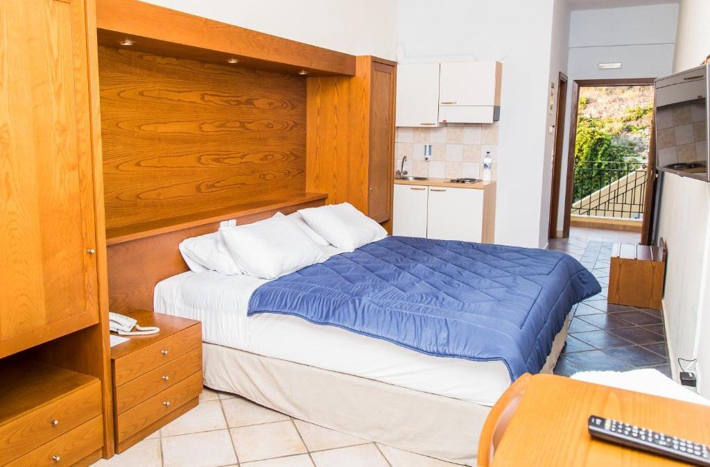 roomImage