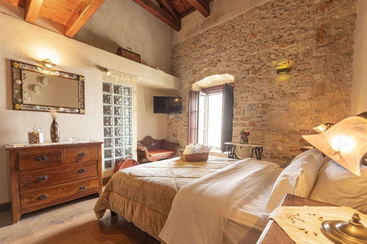roomImage