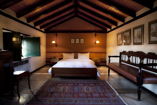roomImage