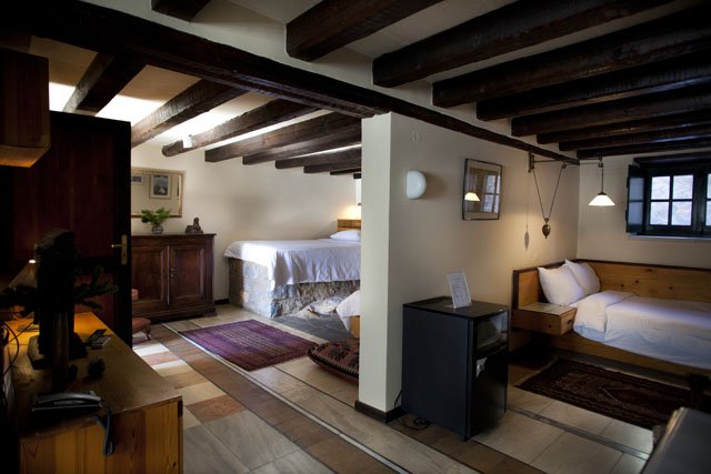 roomImage