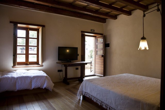 roomImage