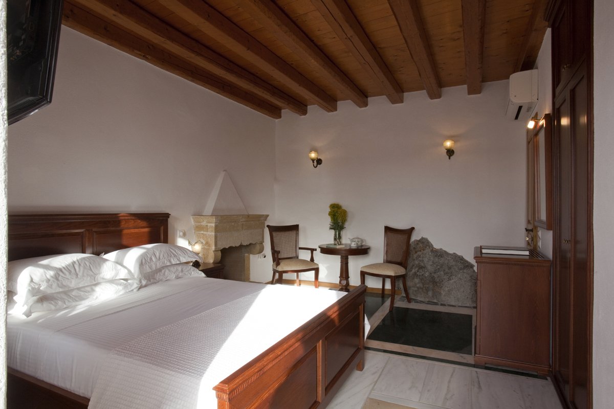 roomImage