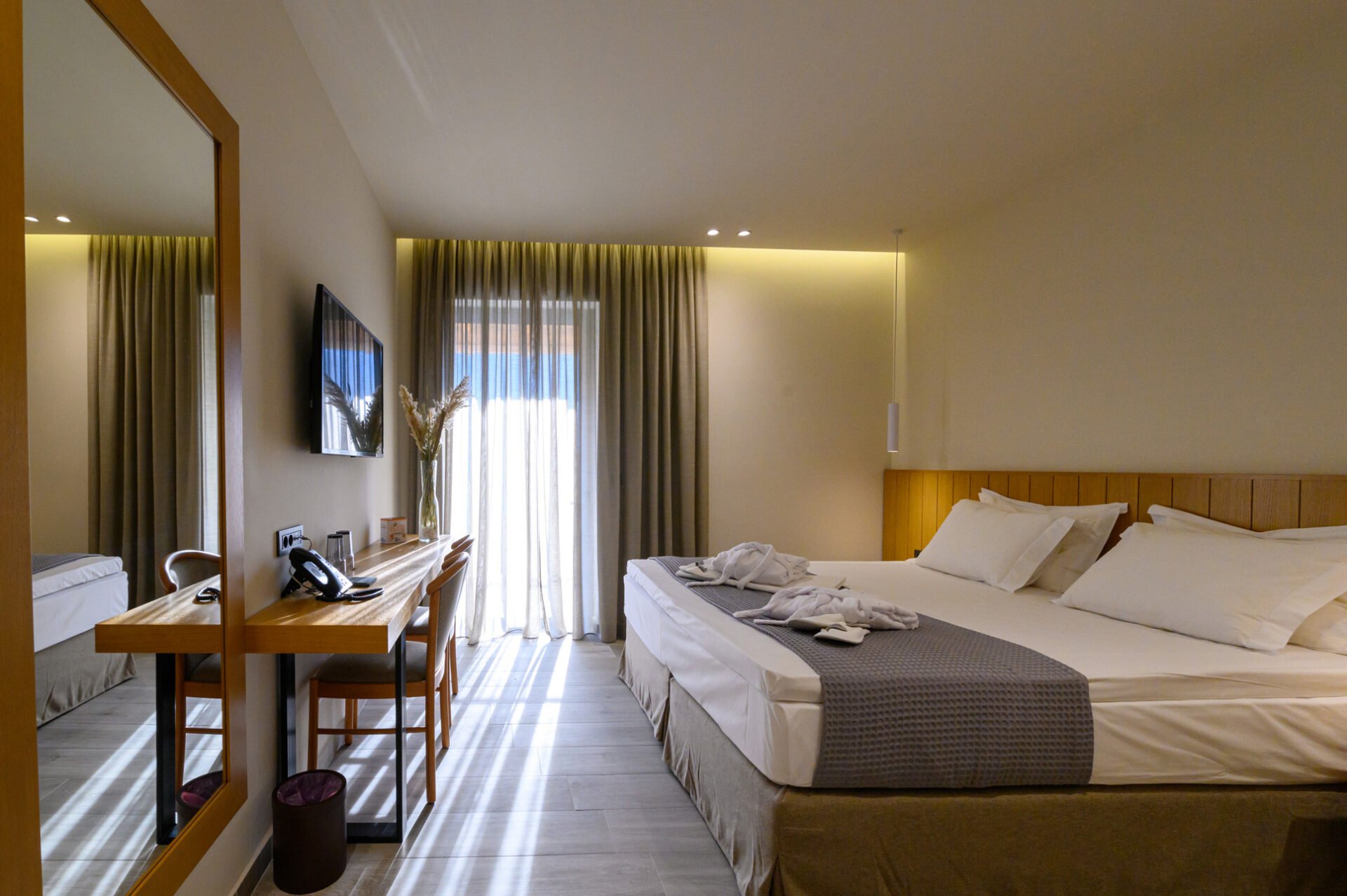 roomImage
