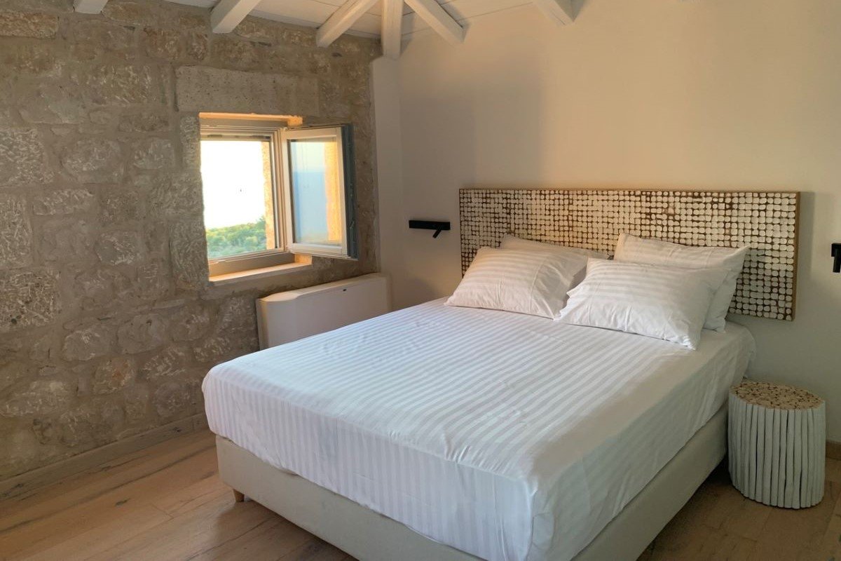roomImage