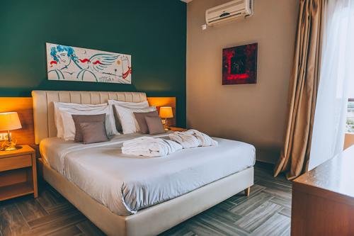 roomImage